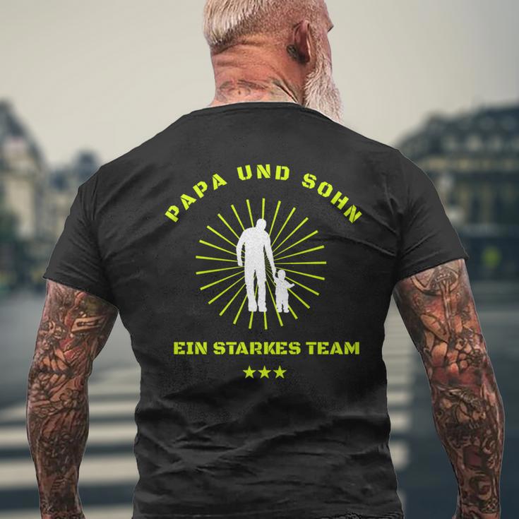 Papa & Sohn Ein Starkes Team Partnerlook Für Beide T-Shirt mit Rückendruck Geschenke für alte Männer