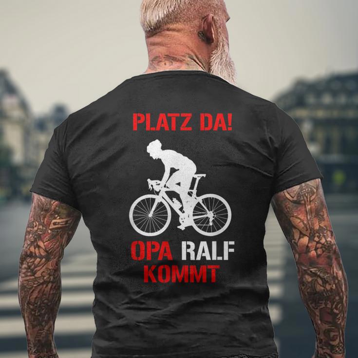 Platz Da Opa Ralf Kommt Cycling Jersey For Opi Ralf T-Shirt mit Rückendruck Geschenke für alte Männer