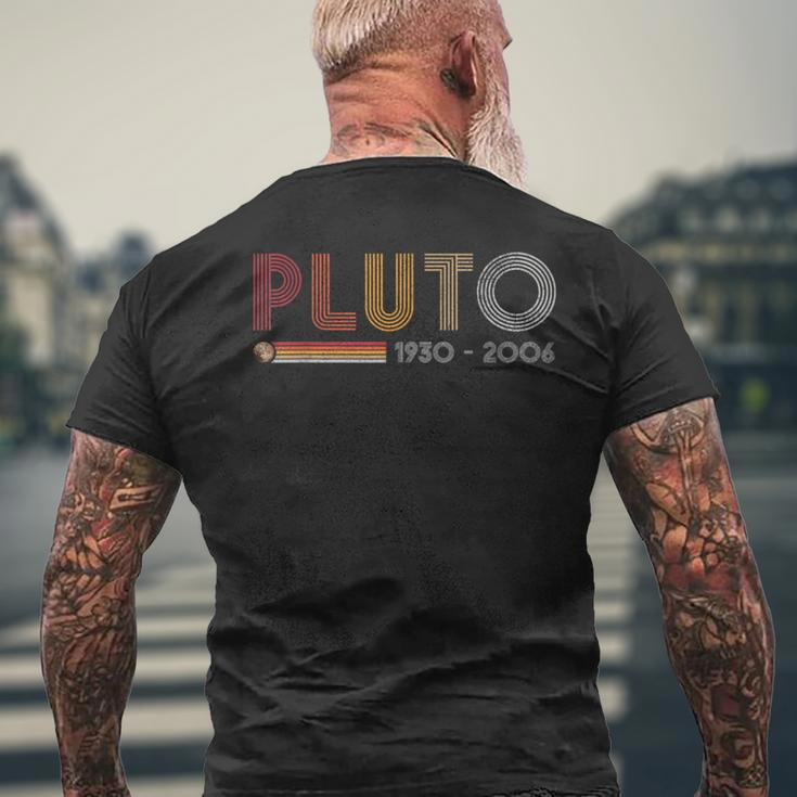 Pluto Vergiss Science And Astronomy Nerd Retro T-Shirt mit Rückendruck Geschenke für alte Männer