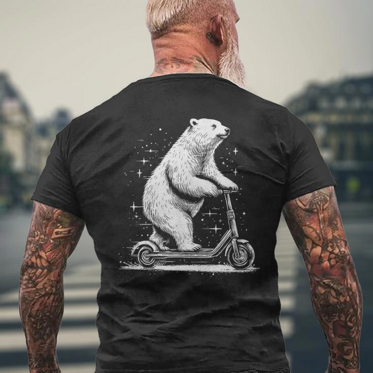 Polar Bear On An E-Scooter T-Shirt mit Rückendruck Geschenke für alte Männer