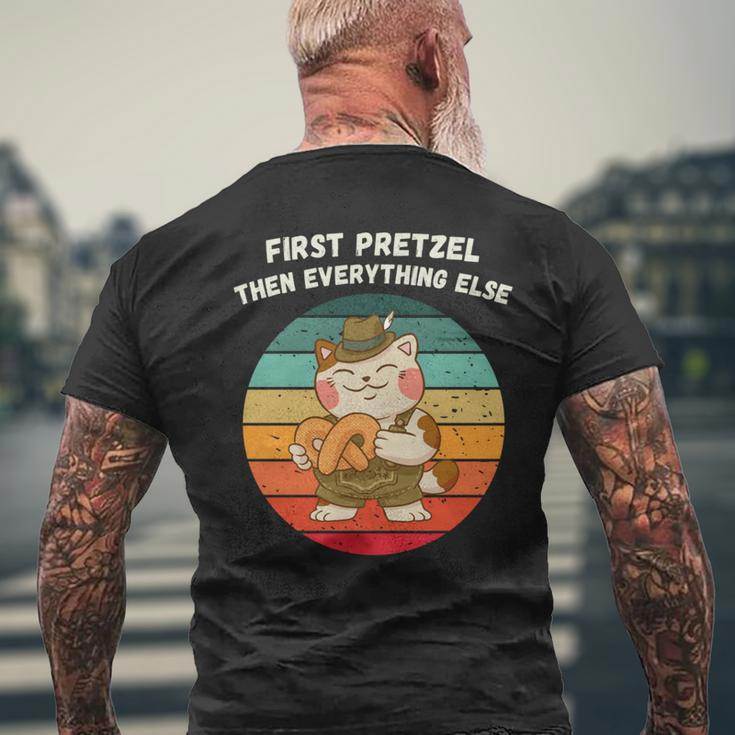 Retro Süße Katze Erste Brezel Dann Alles Andere T-Shirt mit Rückendruck Geschenke für alte Männer