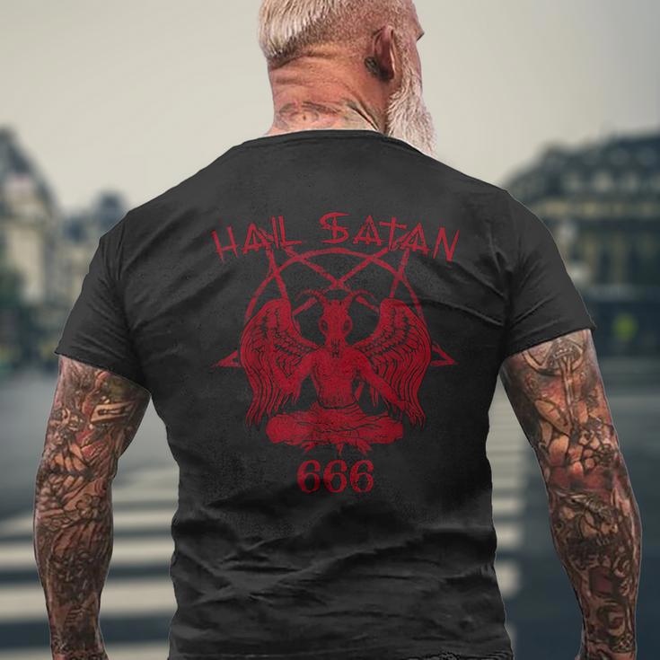 Satan Loves Me Hail Satan Teufel 666 Spruch T-Shirt mit Rückendruck Geschenke für alte Männer