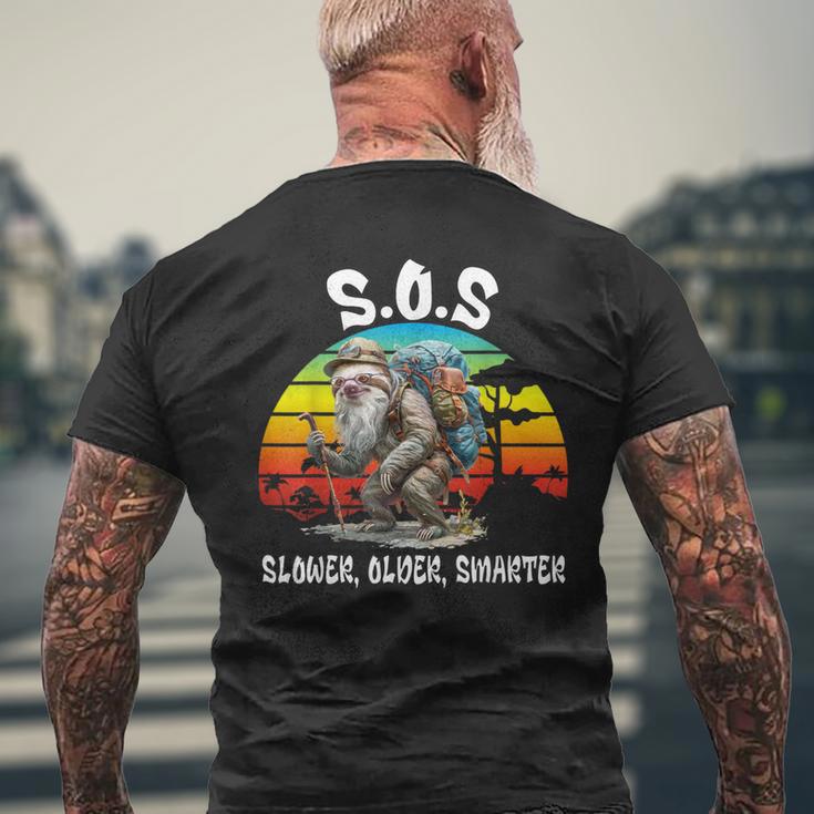 SOS Slower Older Smarter Wandern Faultier Abenteuer T-Shirt mit Rückendruck Geschenke für alte Männer