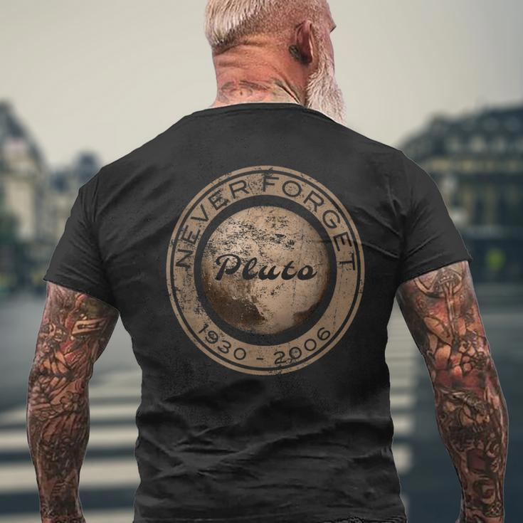 Vintage Never Forgotten Pluto Planet Space Nerd T-Shirt mit Rückendruck Geschenke für alte Männer