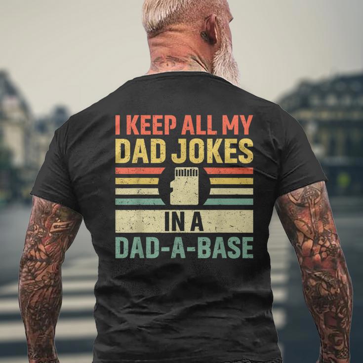 Vintage Ich Behalte Alle Meine Papa-Witze In Einem T-Shirt mit Rückendruck Geschenke für alte Männer