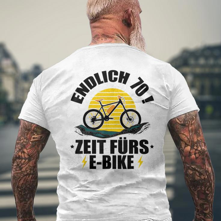 70Th Birthday Bicycle Endlich 70 Zeit Für E-Bike T-Shirt mit Rückendruck Geschenke für alte Männer