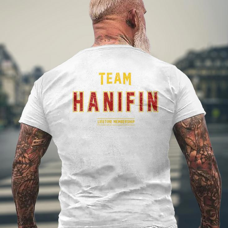 Distressed Team Hanifin Proud Family Nachname Nachname T-Shirt mit Rückendruck Geschenke für alte Männer