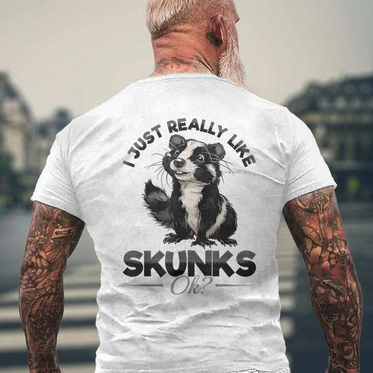 Lustiges Stinktier I Just Really Like Skunks Ok T-Shirt mit Rückendruck Geschenke für alte Männer