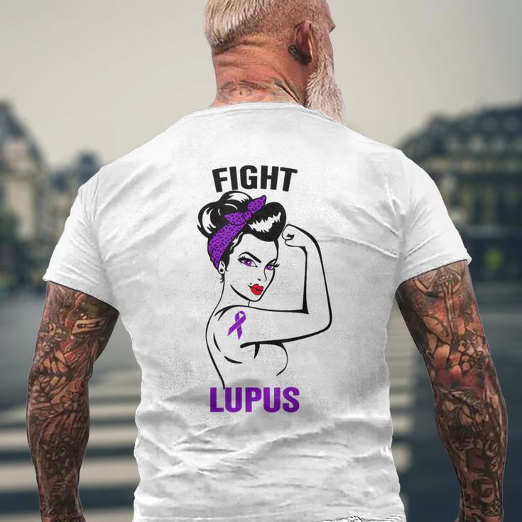 Im Mai Tragen Wir Lila Frauen Lupus Bewusstseinsmonat T-Shirt mit Rückendruck Geschenke für alte Männer