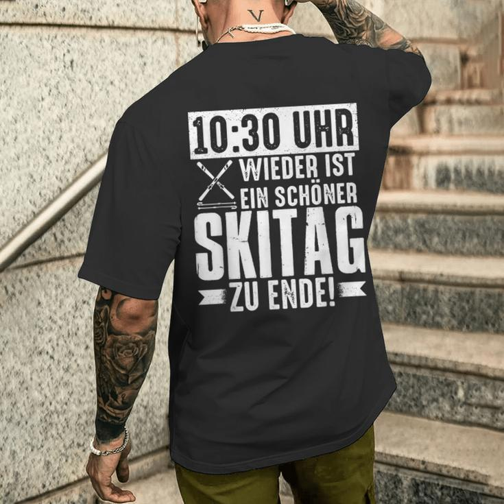 1030 Uhr Wieder Ist Ein Schöner Ski Day Zu Ende T-Shirt mit Rückendruck Geschenke für Ihn