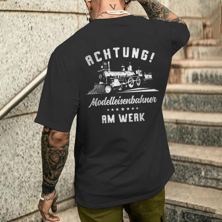 Achtung Modelleisenbahner Am Werk Für Einen Modellbauer T-Shirt mit Rückendruck Geschenke für Ihn