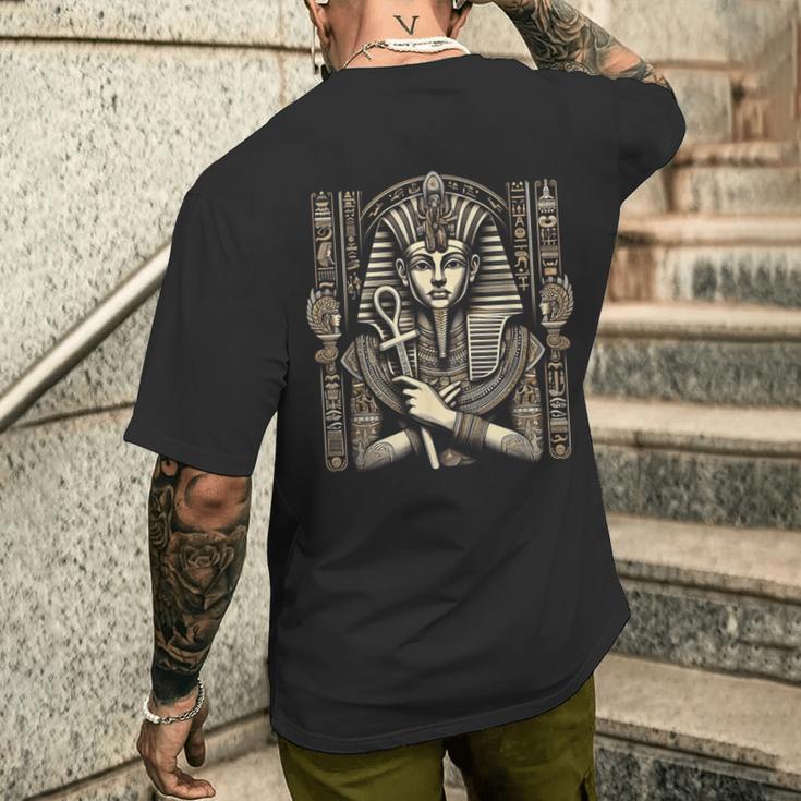 Antiker Ägyptischer Pharao Mit Ankh Und Kopfschmuck T-Shirt mit Rückendruck Geschenke für Ihn