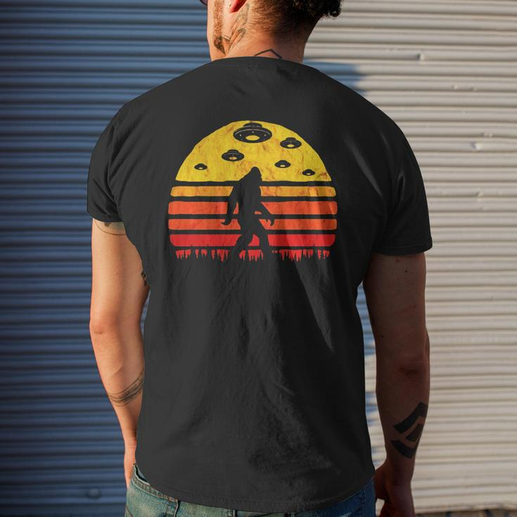 Bigfoot Ufo Abduction Vintage Believe Retro T-Shirt Mens Back Print T-shirt Gifts for Him
