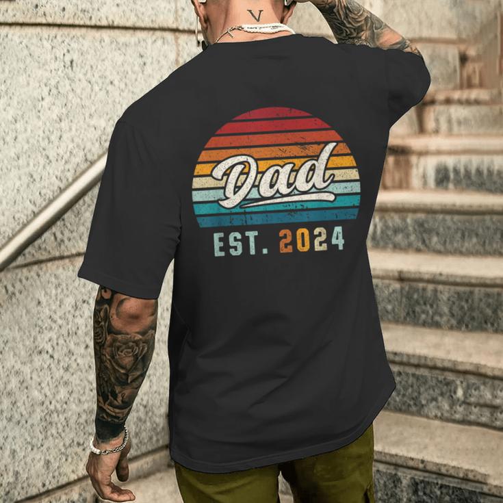 Dad Est 2024 Ersteratertag Frischgebackener Papa T-Shirt mit Rückendruck Geschenke für Ihn