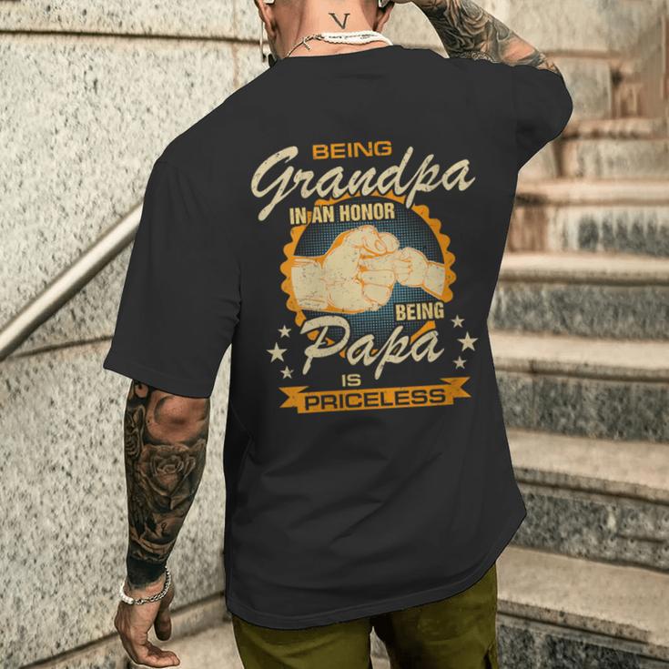 Damen Being Grandpa Is An Honor Being Papa Is Priceless Best Dad Mit-Ausschnitt T-Shirt mit Rückendruck Geschenke für Ihn