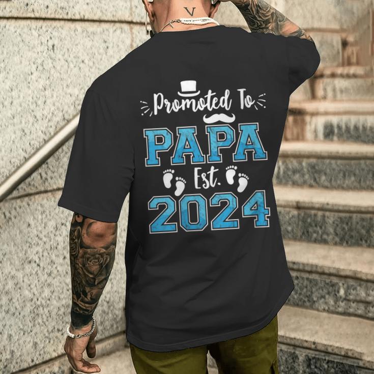 Damen New Dad Promoted To Papa Est 2024 Schwangerschaftsankündigung Mit-Ausschnitt T-Shirt mit Rückendruck Geschenke für Ihn