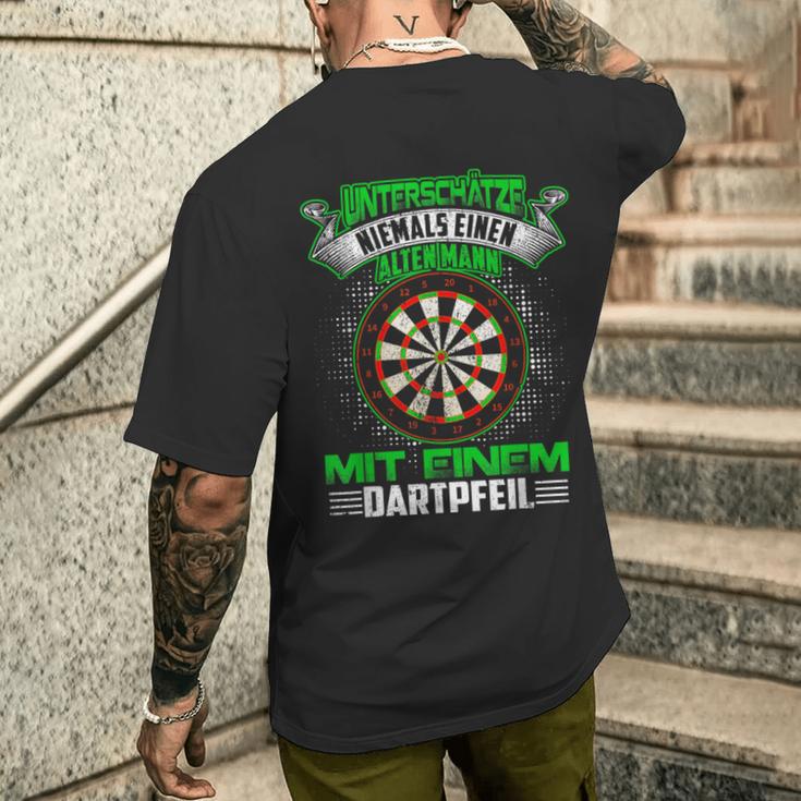 Dart Unterschätze Niemals Ein Alten Darter T-Shirt mit Rückendruck Geschenke für Ihn