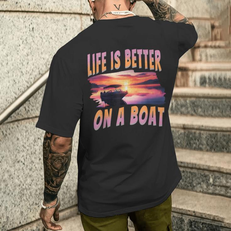 Das Leben Ist Besser Auf Einem Boot Captain Boaters Boating Lake Life T-Shirt mit Rückendruck Geschenke für Ihn