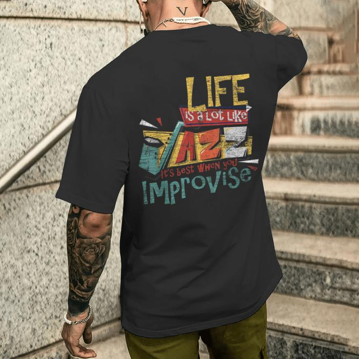 Das Leben Ist Wie Jazz Musik Improvisation Saxophone T-Shirt mit Rückendruck Geschenke für Ihn