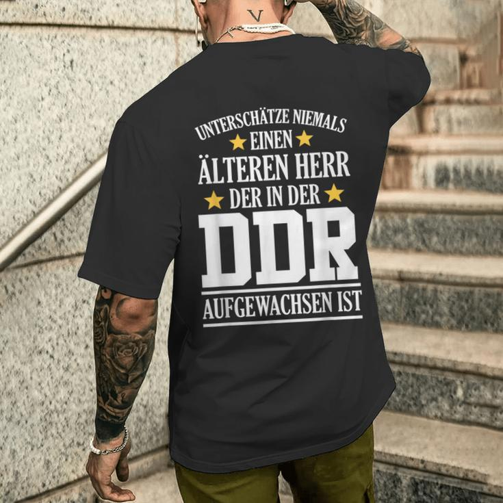 Ddr Ossi Ostdeutschland Saying Older Mr Surprise T-Shirt mit Rückendruck Geschenke für Ihn