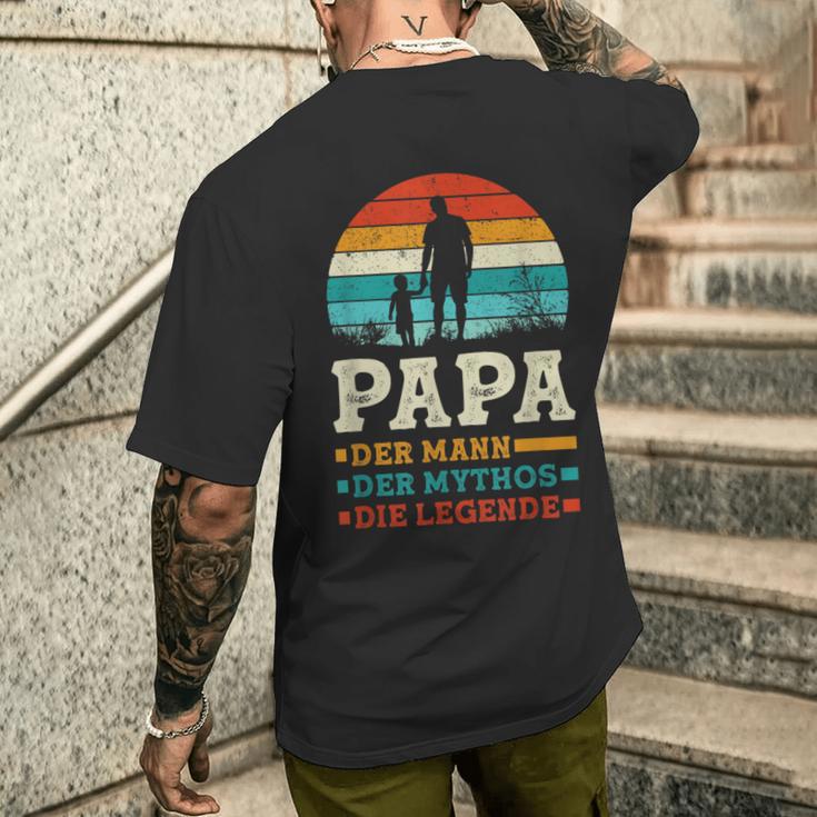 Der Mann Der Mythos Die Legende Father's Day Sayings Papa T-Shirt mit Rückendruck Geschenke für Ihn