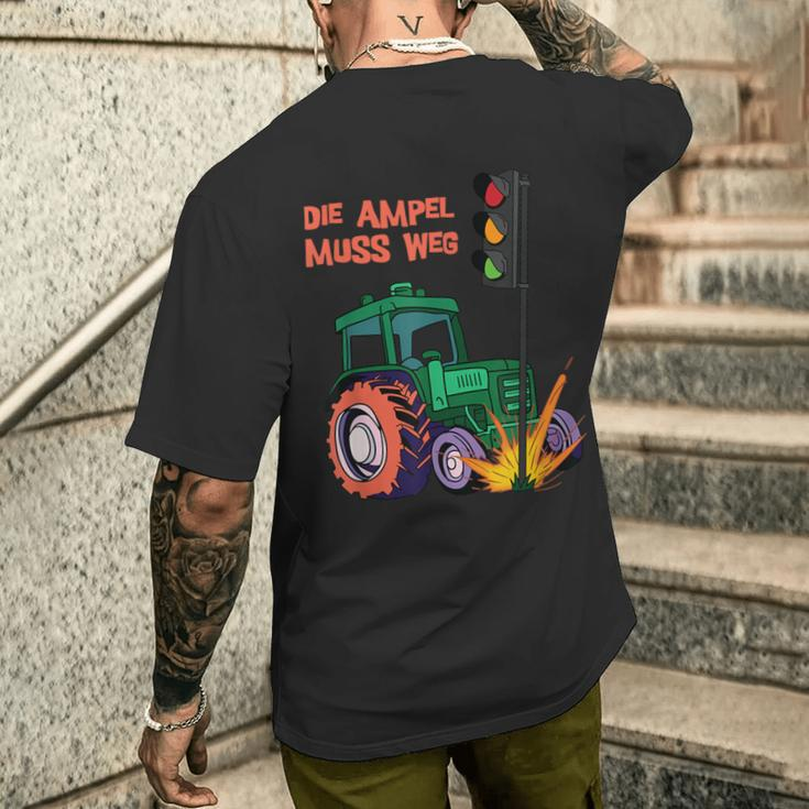 Die Ampel Muss Weg Tractor Rammt Ampel T-Shirt mit Rückendruck Geschenke für Ihn