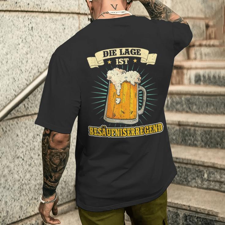 Die Lage Ist Besaffniserregen T-Shirt mit Rückendruck Geschenke für Ihn