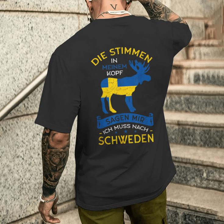 Die Stimmen In Meinem Kopf Sagen Mir Ich Muss Nach Schweden T-Shirt mit Rückendruck Geschenke für Ihn