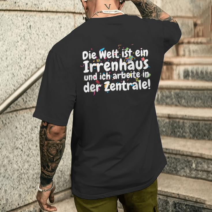 Die Welt Ist Ein Irrenhaus Und Ich Arbeite In Der Zentrale The World Is T-Shirt mit Rückendruck Geschenke für Ihn