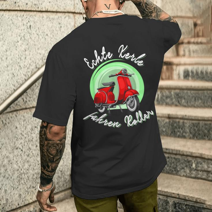 Echte Kerle Fahren Roller For Hard & Two-Stroke Fans T-Shirt mit Rückendruck Geschenke für Ihn