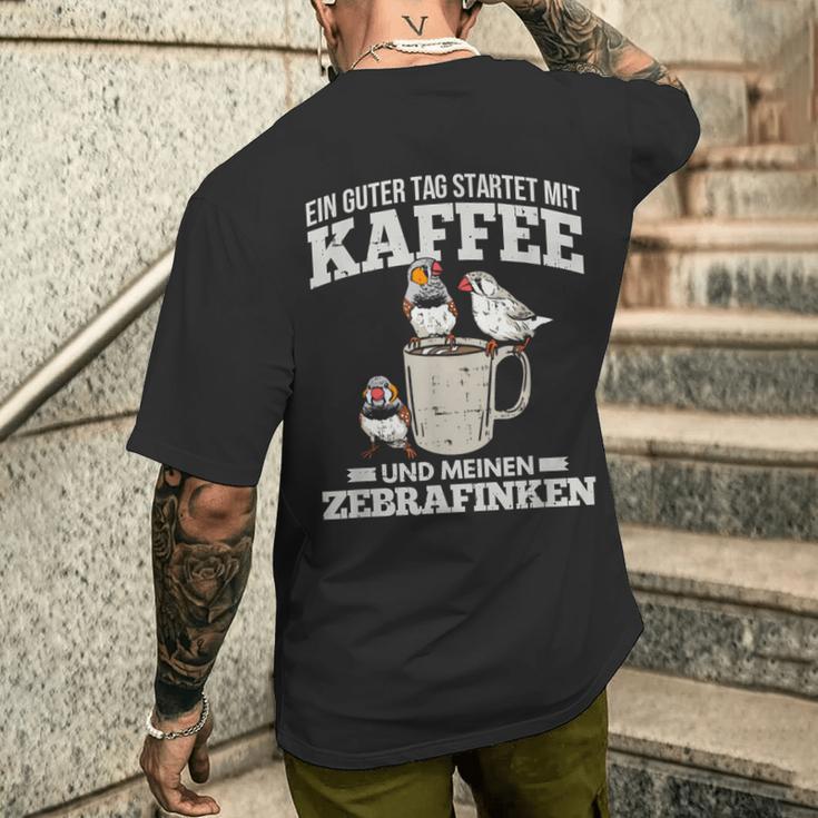 Ein Guter Tag Startet Kaffee Und Zebrafinch T-Shirt mit Rückendruck Geschenke für Ihn