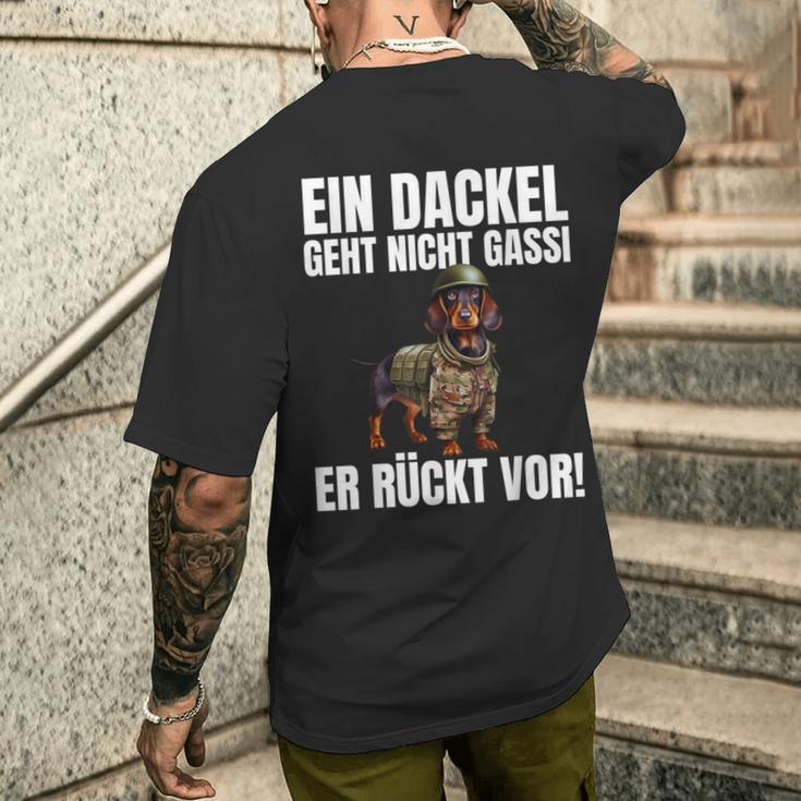 Dachshund Ein Dackel Geht Nicht Gassi Er Rücktor T-Shirt mit Rückendruck Geschenke für Ihn