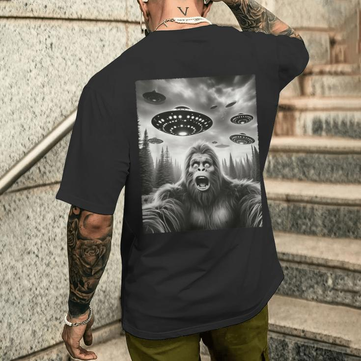 Space Meme Bigfoot Selfie With Ufos Sasquatch Alien Men's T-shirt Back Print Gifts for Him