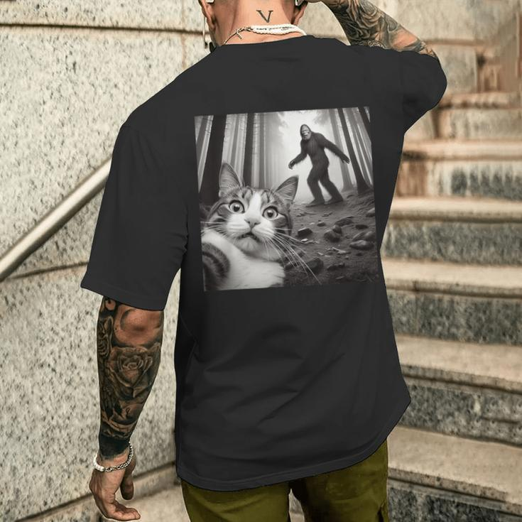 Surprised Scared Cat Selfie With Sasquatsch Bigfoot Men's T-shirt Back Print Gifts for Him