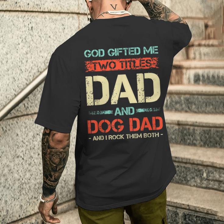 Herren God Hat Mir Zwei Titel Geschenkt Papa Und Hund Papa Lustigerater T-Shirt mit Rückendruck Geschenke für Ihn