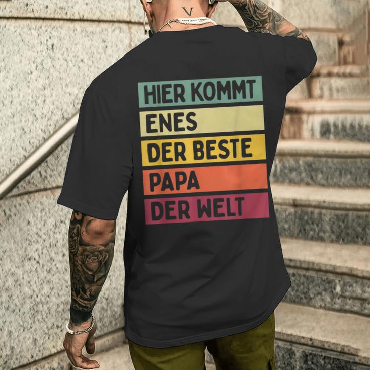 Herren Hier Kommt Enes Der Beste Papa Der Weltatertag Retro T-Shirt mit Rückendruck Geschenke für Ihn