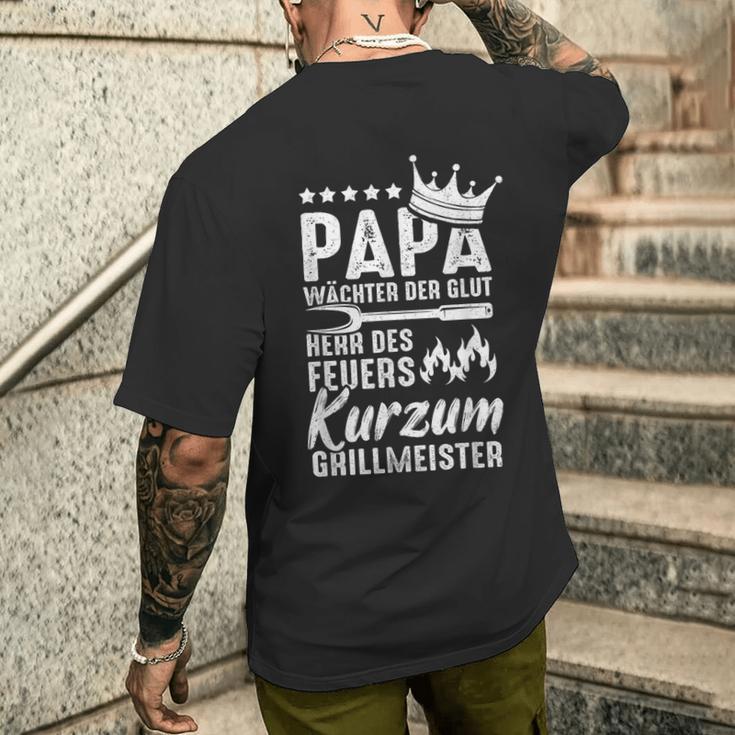 Herren Papa Wächter Der Glut Herr Des Feuers Kurzum Grillmeister T-Shirt mit Rückendruck Geschenke für Ihn