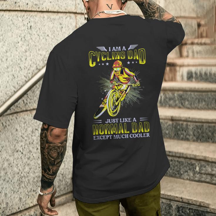 Herren Radfahrer Papa Wie Ein Normaler Papa Aber Cooler Lustiges T-Shirt mit Rückendruck Geschenke für Ihn