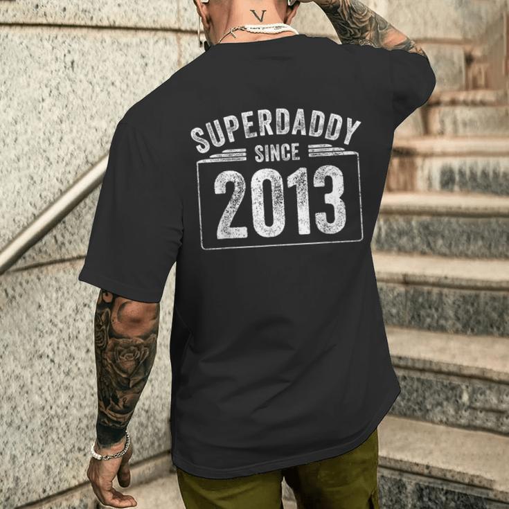 Herren Superdaddy Seit 2013 Ater Papa Geschenke Zumatertag T-Shirt mit Rückendruck Geschenke für Ihn