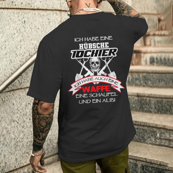 Ich Habe Eine Hübsche Tochter Eine Waffe Und Ein Alibibi T-Shirt mit Rückendruck Geschenke für Ihn