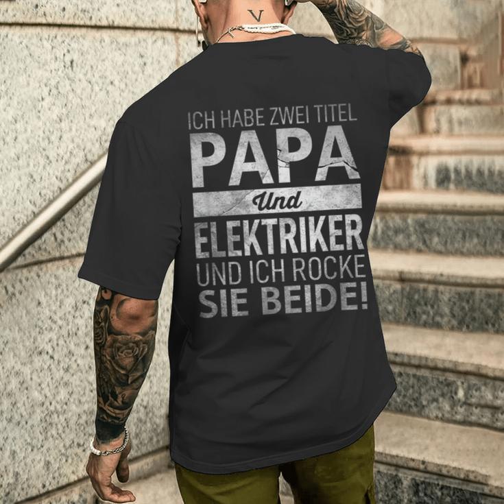 Ich Habe Zwei Titel Papa & Elektriker Dadatertag Geschenk T-Shirt mit Rückendruck Geschenke für Ihn