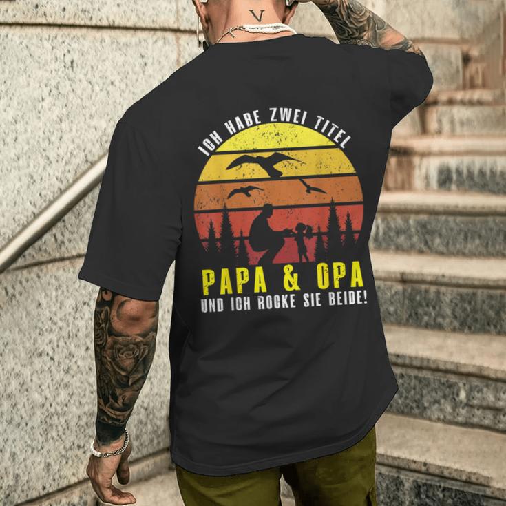 Ich Habe Zwei Titel Papa & Opa Und Ich Rocke Sie Beide T-Shirt mit Rückendruck Geschenke für Ihn