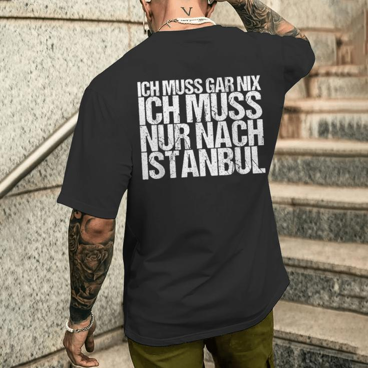 Ich Muss Gar Nix Ich Muss Nur Nach Istanbul S T-Shirt mit Rückendruck Geschenke für Ihn