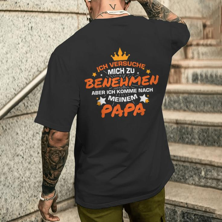 Ich Versuche Mich Zu Benehmen Papa T-Shirt mit Rückendruck Geschenke für Ihn