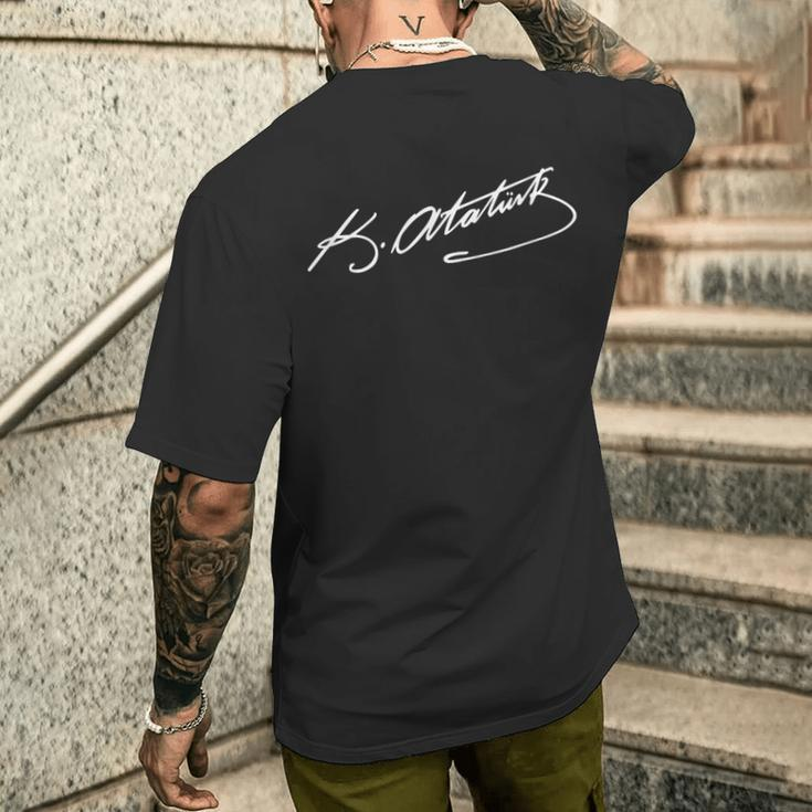 Mustafa Kemal Atatürk Imza 1881 T-Shirt mit Rückendruck Geschenke für Ihn