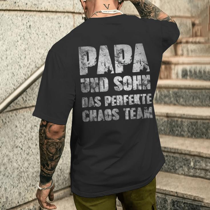 Papa & Sohn Das Perfekte Chaos Teamatertag Männertagater T-Shirt mit Rückendruck Geschenke für Ihn