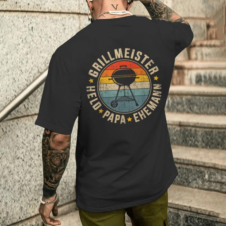 Papa Grillmeister Held Ehemann Für Grillenatertag T-Shirt mit Rückendruck Geschenke für Ihn