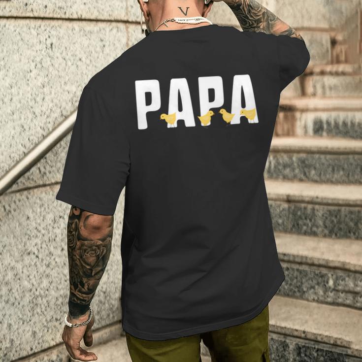 Papa Mit Seinen Küken Geschenkatertag Ankündigung Baby T-Shirt mit Rückendruck Geschenke für Ihn