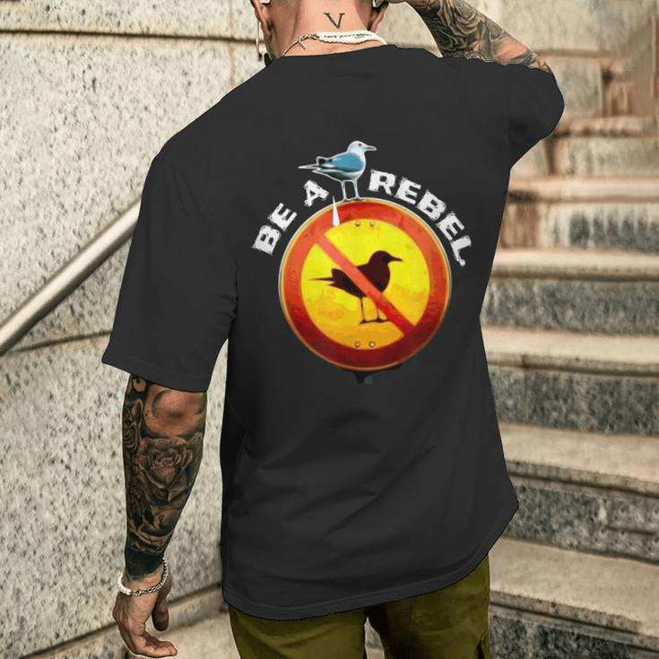 Be A Rebel Seagull Meme Scheißt Auf Verbot Sign Rebel T-Shirt mit Rückendruck Geschenke für Ihn