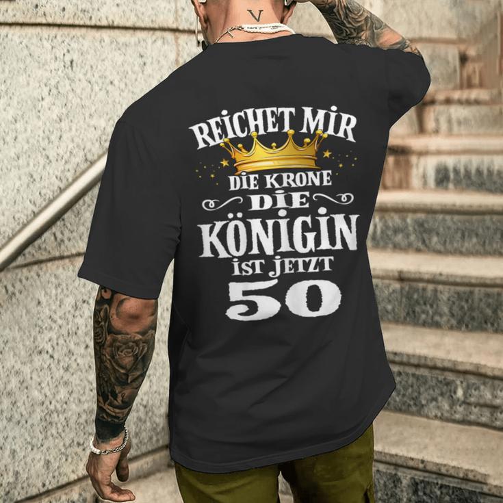 Reichet Mir Die Krone Die Queenist Jetzt 50Th Birthday T-Shirt mit Rückendruck Geschenke für Ihn